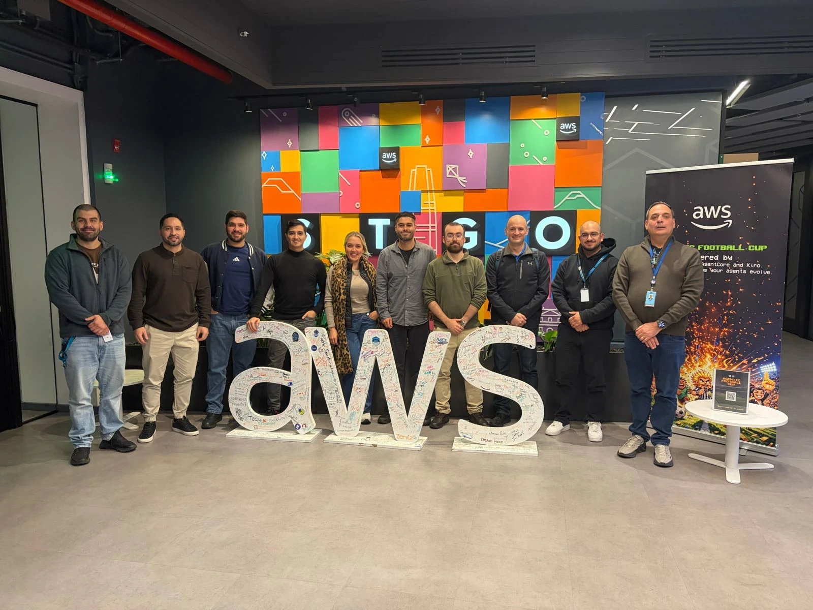 Equipo de SOLVIA y asistentes durante una sesión técnica en Santiago